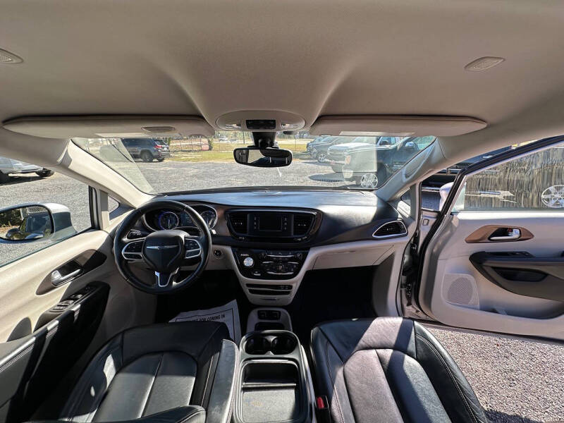 2017 Chrysler Pacifica Touring-L