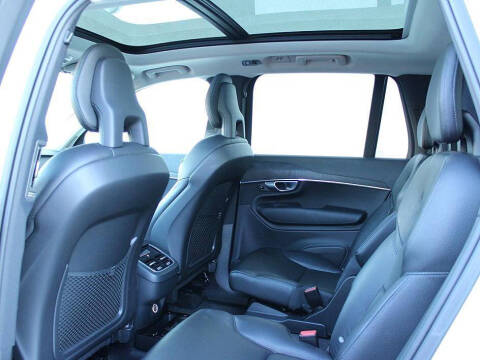 2020 Volvo XC90 T6 Momentum 6-Passenger