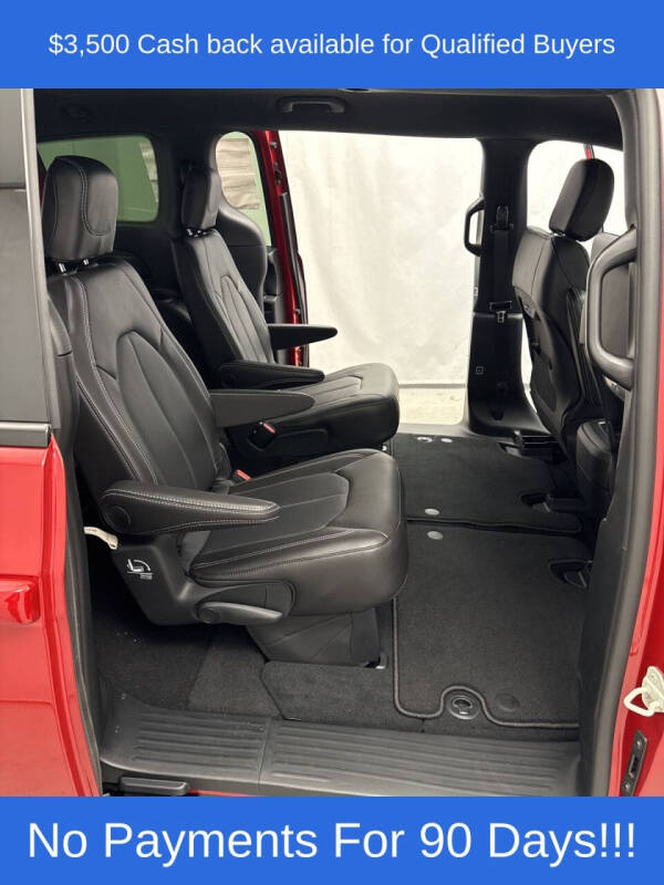 2026 Chrysler Pacifica Select