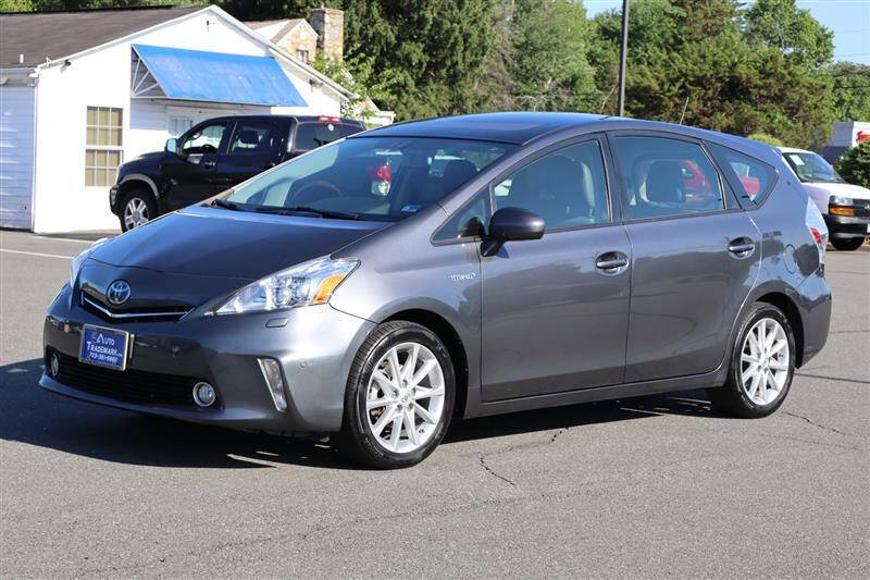 2014 Toyota Prius v Five