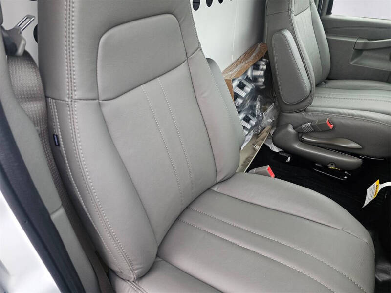 2025 Chevrolet Express 2500