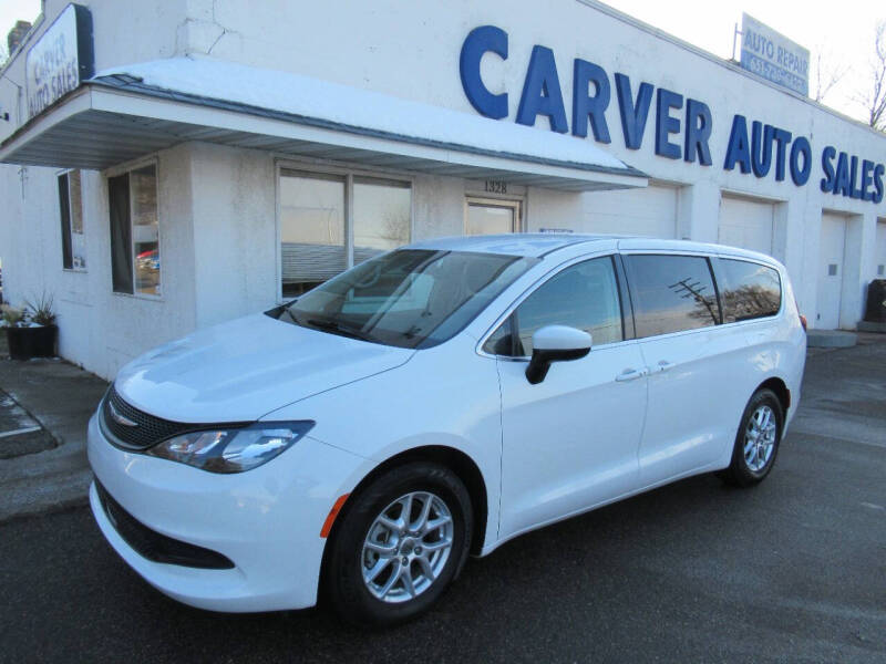 2023 Chrysler Voyager LX's photo