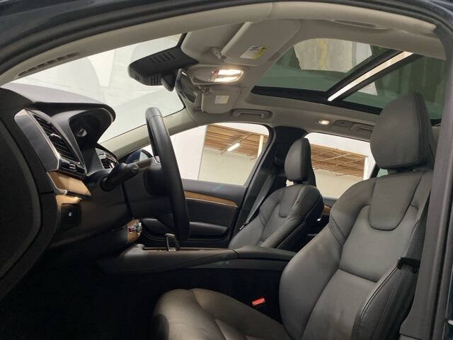 2025 Volvo XC90 B6 Plus Bright Theme 7P