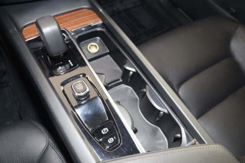 2023 Volvo XC60 Recharge T8 Plus Bright Theme