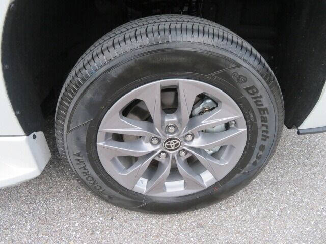 2024 Toyota Sienna XLE 8-Passenger