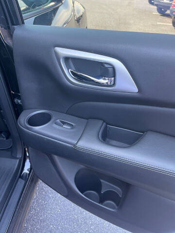 2017 Nissan Pathfinder SL