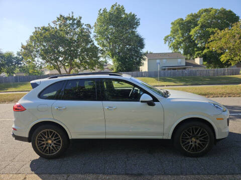 2017 Porsche Cayenne Platinum Edition