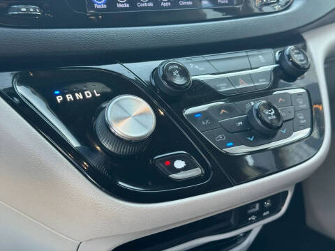 2017 Chrysler Pacifica Touring-L Plus
