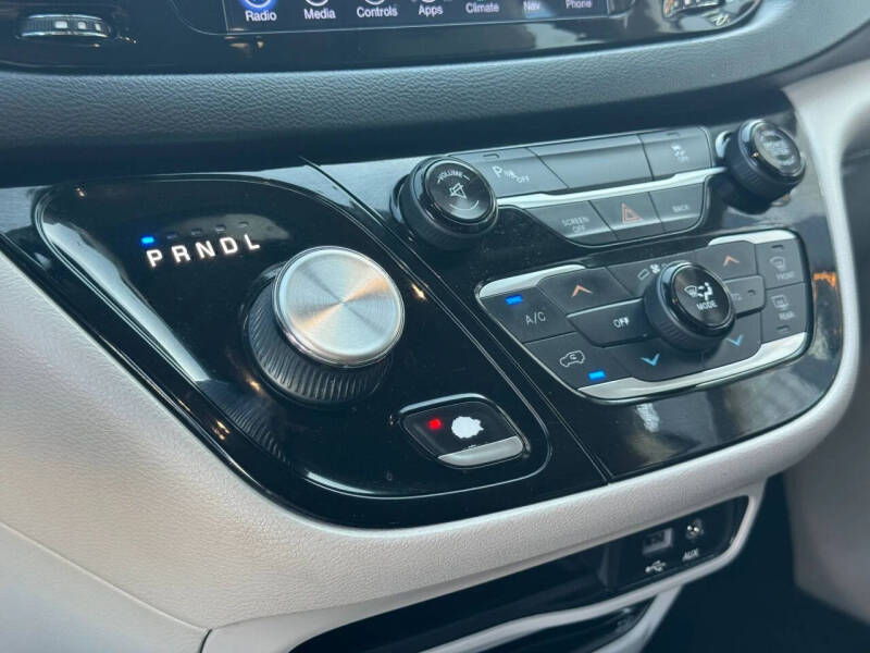 2017 Chrysler Pacifica Touring-L Plus