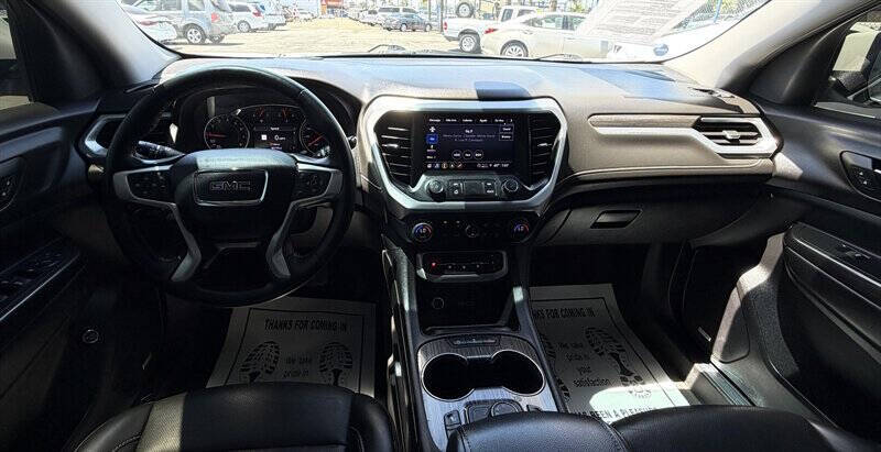 2023 GMC Acadia SLT