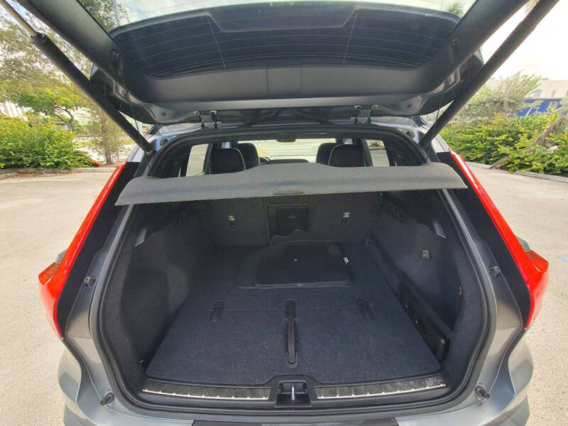 2019 Volvo XC40 T5 R-Design