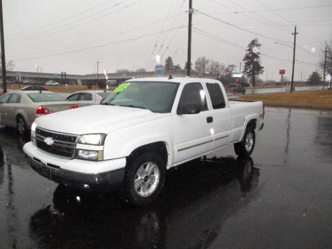 2006 Chevrolet Silverado 1500 for sale at The Auto Specialist Inc. in Des Moines IA