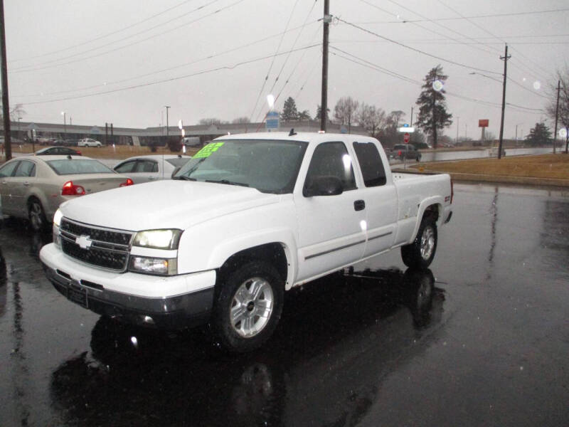 2006 Chevrolet Silverado 1500 for sale at The Auto Specialist Inc. in Des Moines IA