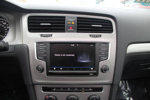 2017 Volkswagen Golf SportWagen