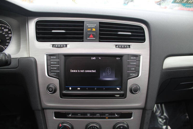 2017 Volkswagen Golf SportWagen