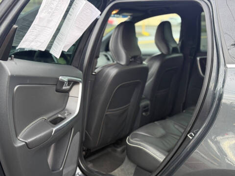 2016 Volvo XC60 T6 Drive-E R-Design Platinum