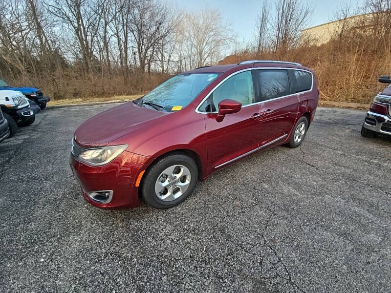 2017 Chrysler Pacifica Touring-L Plus