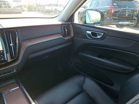 2024 Volvo XC60 B5 Plus Dark Theme