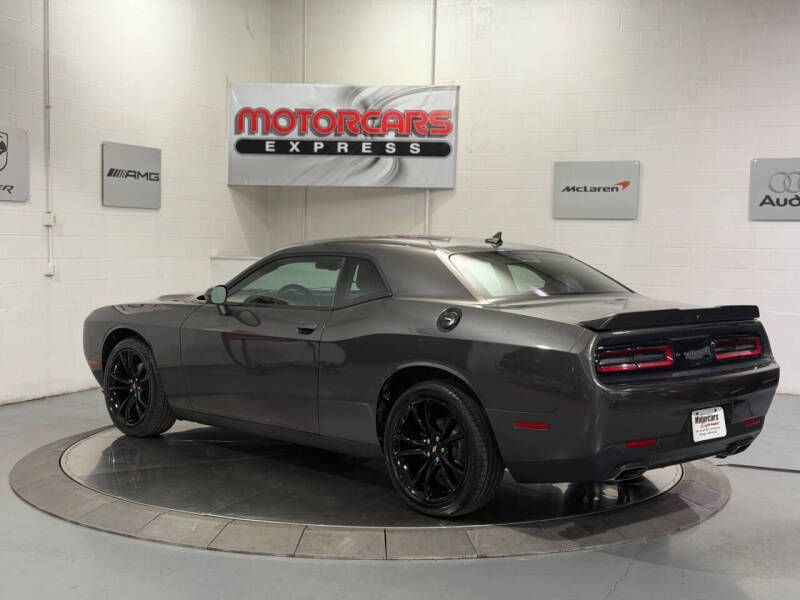 2018 Dodge Challenger SXT Plus
