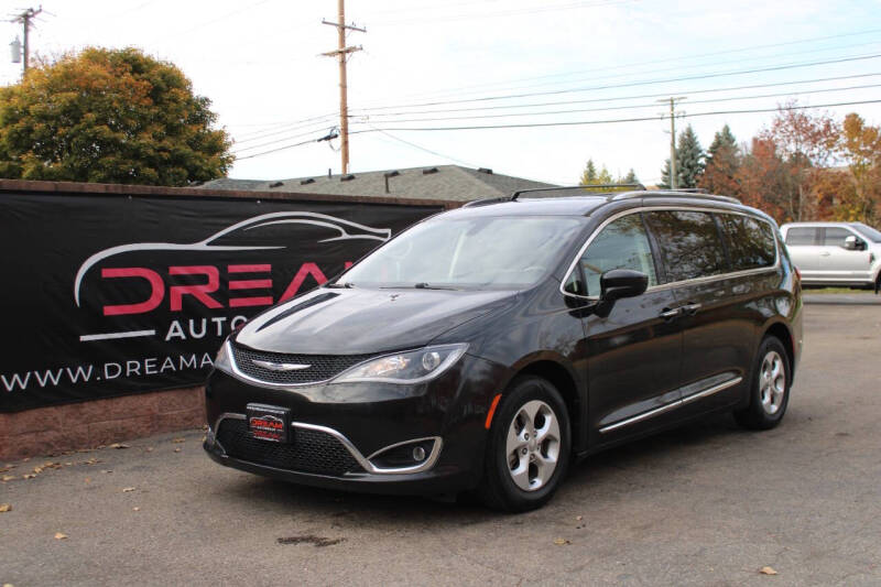 2017 Chrysler Pacifica for sale at Dream Auto Group in Shelby Township MI