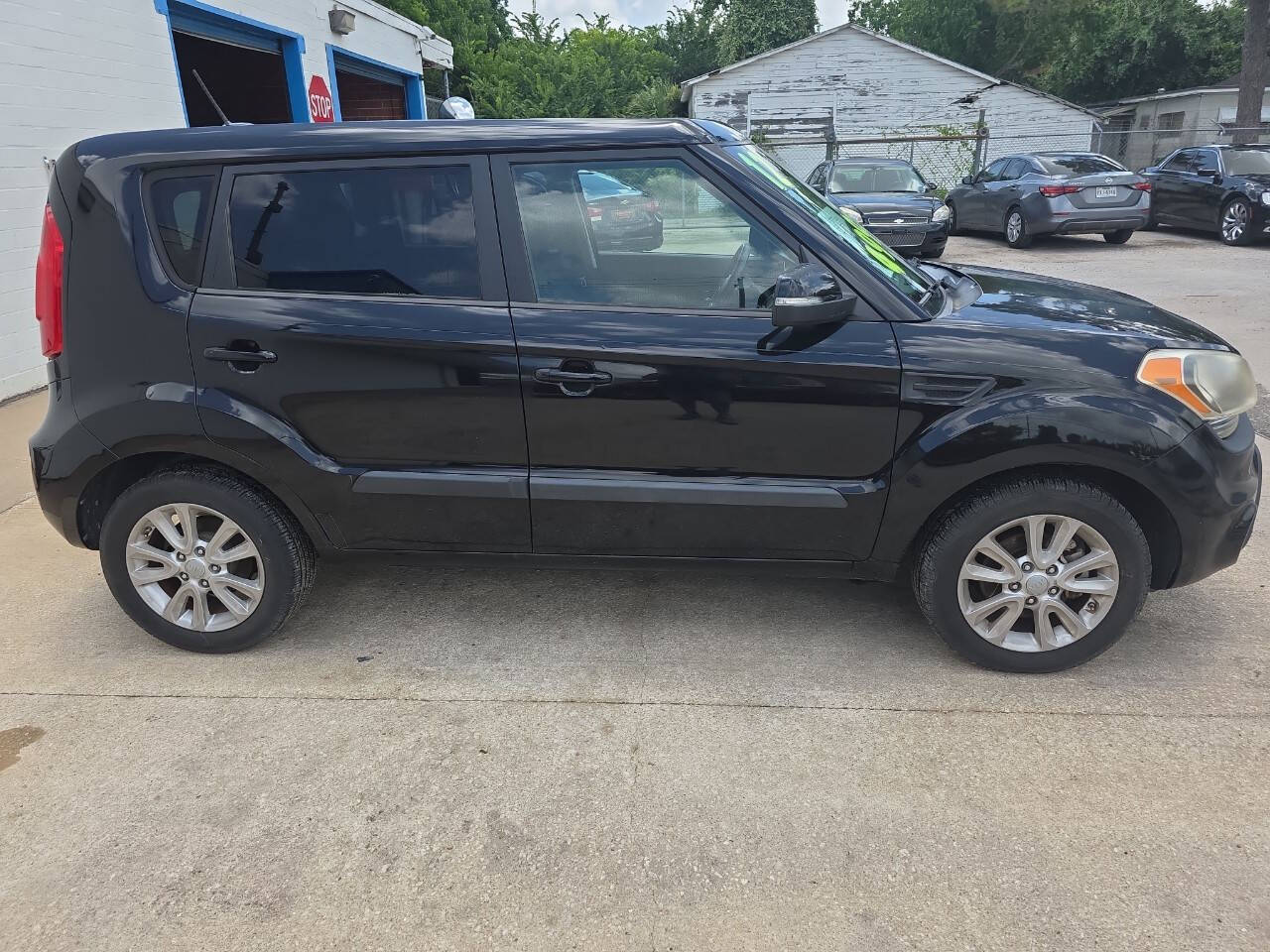 Black 2012 Kia Soul + + 4dr Crossover 6A 9