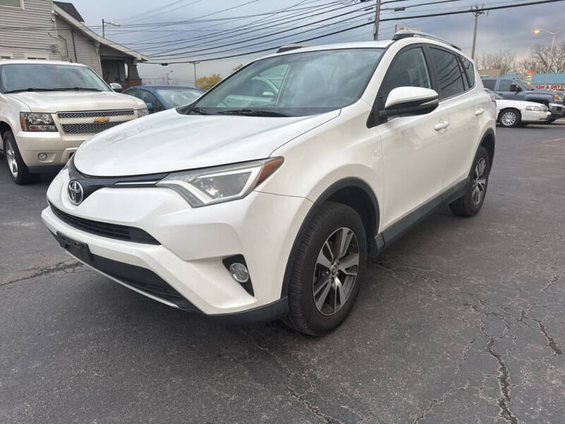 2016 Toyota RAV4 XLE's photo