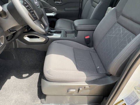 2025 Nissan Frontier SV