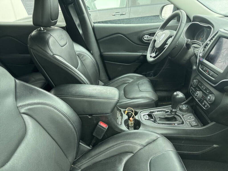 2023 Jeep Cherokee Altitude Lux