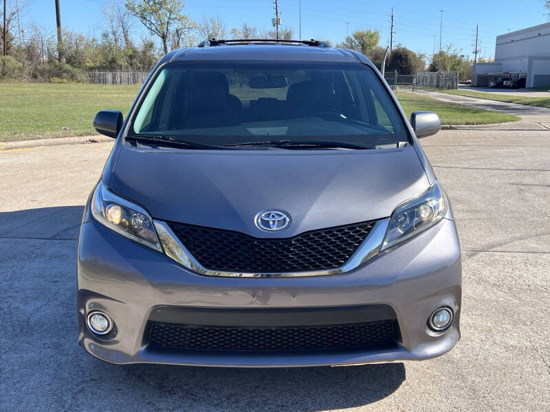 2017 Toyota Sienna SE Premium 8-Passenger