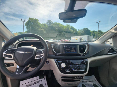 2023 Chrysler Voyager LX