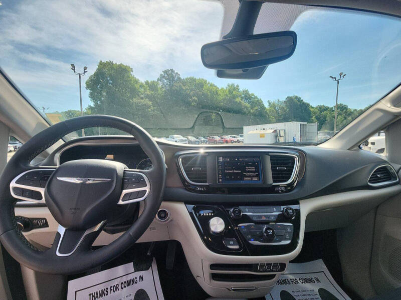 2023 Chrysler Voyager LX