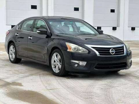 2013 Nissan Altima for sale at AutoPlaza in Hollywood FL