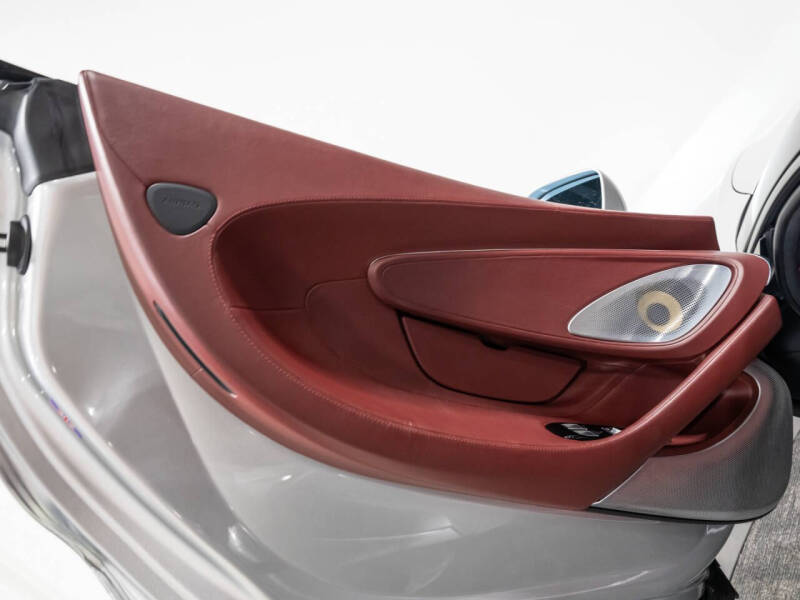 2023 McLaren GT