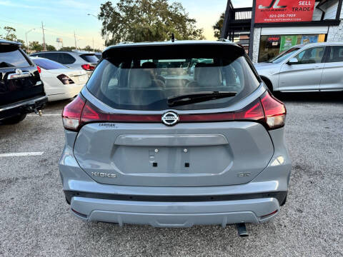 2021 Nissan Kicks SR