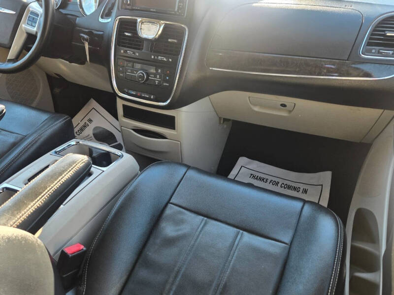 2013 Chrysler Town and Country Touring