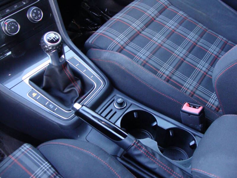 2017 Volkswagen Golf GTI S