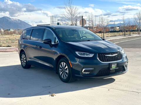 2023 Chrysler Pacifica Plug-In Hybrid Touring L