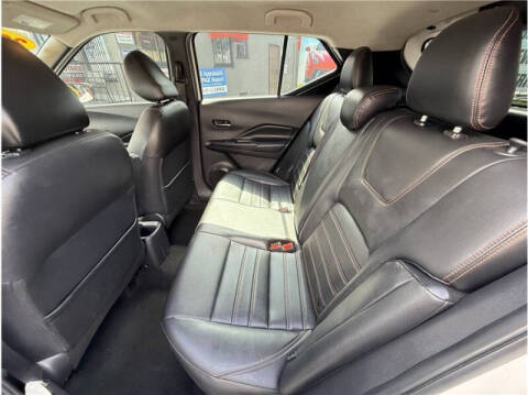 2020 Nissan Kicks SR