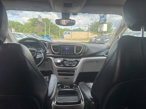 2017 Chrysler Pacifica Touring-L