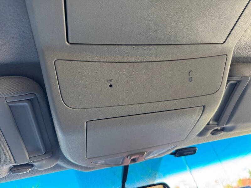 2012 Nissan Titan SV