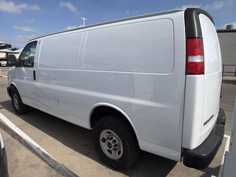 2022 GMC Savana 2500