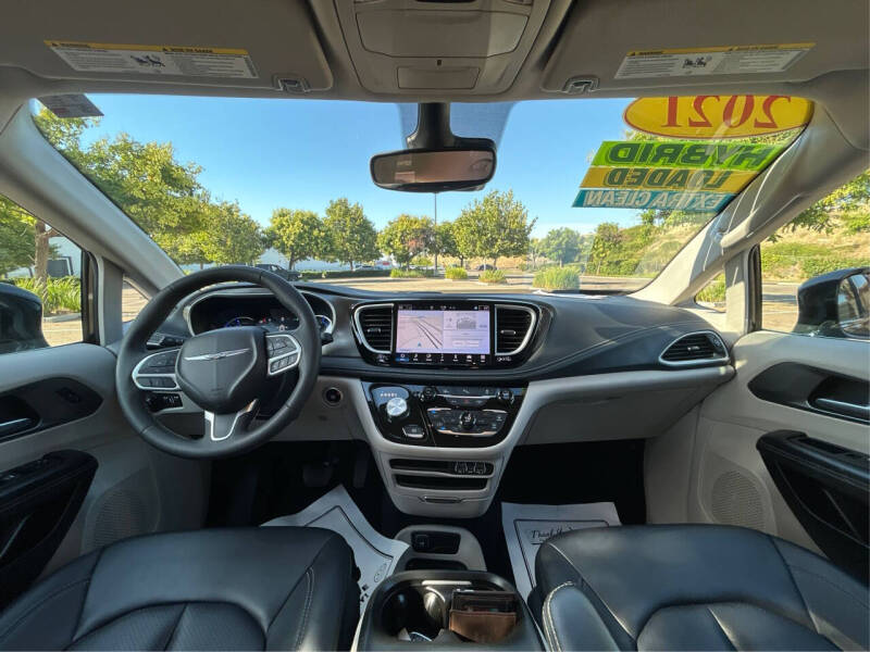 2024 Chrysler Pacifica Plug-In Hybrid Select