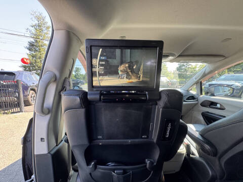 2017 Chrysler Pacifica Touring-L Plus