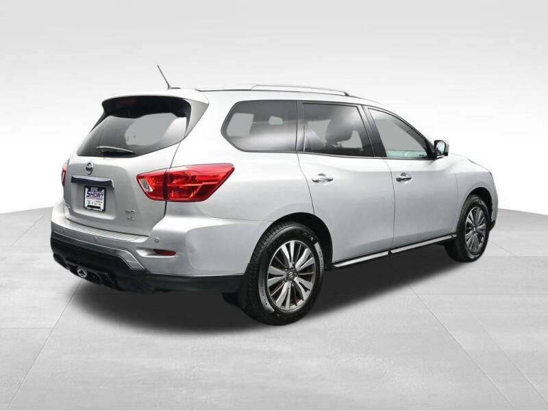 2017 Nissan Pathfinder SL