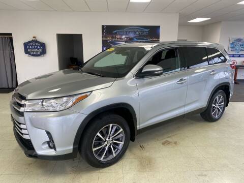 2019 Toyota Highlander for sale at Used Car Outlet in Bloomington IL