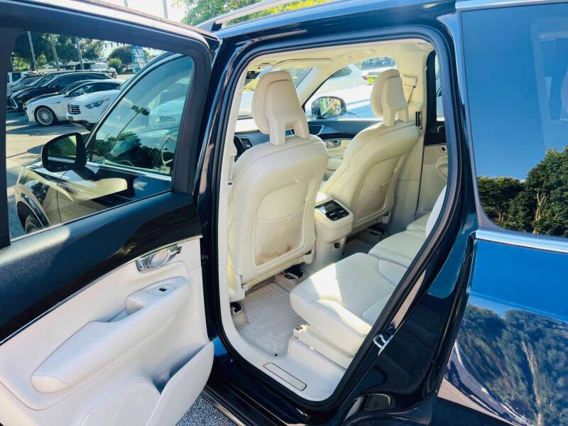 2016 Volvo XC90 T6 Momentum