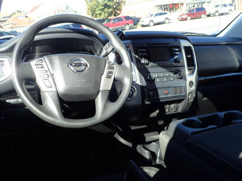 2017 Nissan Titan SV