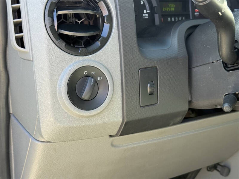 2013 Ford E-Series E-350 SD