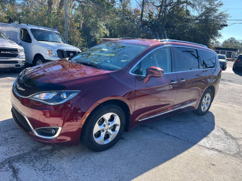 2017 Chrysler Pacifica Touring-L Plus