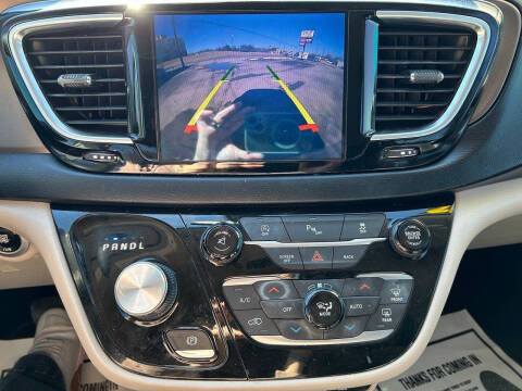 2017 Chrysler Pacifica Touring-L Plus